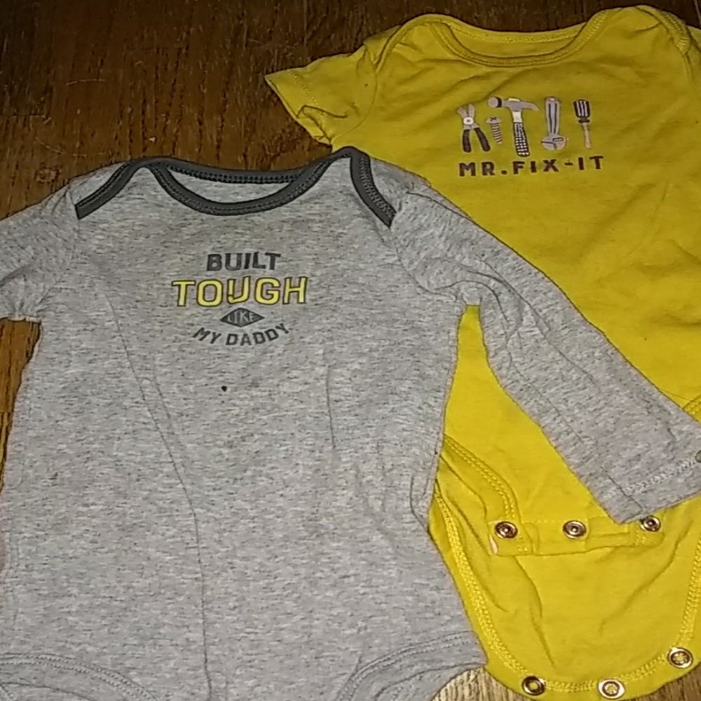 Carters 6 mo onesie set